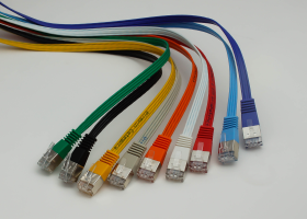 SLIM Patchkabel Cat 6A geschirmt 
Länge:1,0m
Stecker: RJ 45 schwarz < > RJ 45 schwarz
Kabel: U/FTP Slim PVC / schwarz